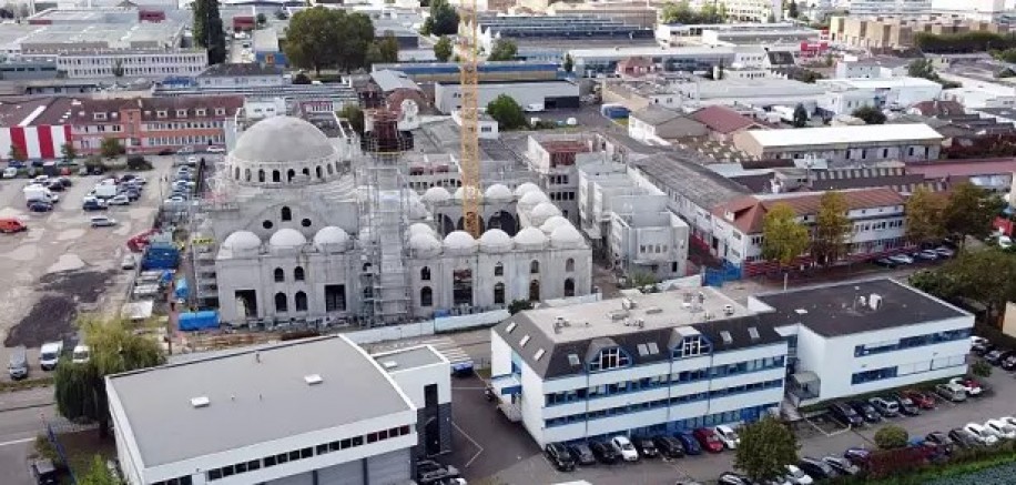 Strazburg Belediyesi'nin Eyüp Sultan Camisi'ne yardım kararına mahkemeden iptal kararı 