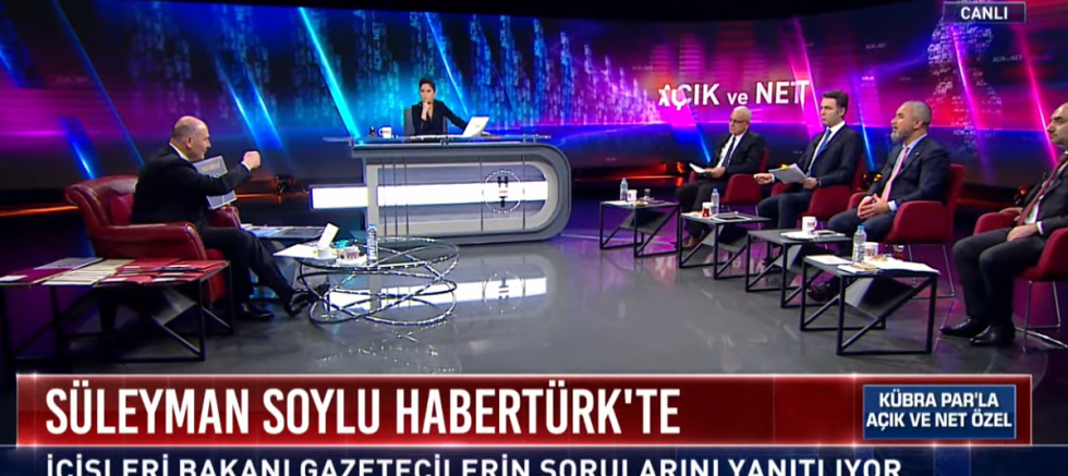 Süleyman Soylu: Yayınındaki Gazetecilere Ninni Okuyor 