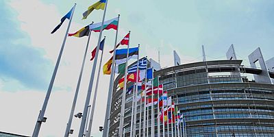 AB Üyesi 27 Ülkede Avrupa Parlamentosu Seçimleri Tamamlandı