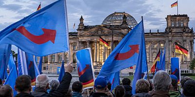 AfD Almanya'da Farkı Açtı: Yüzde 28 ile Birinci Parti