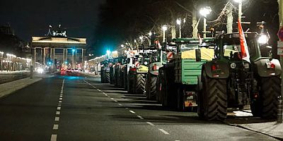 Almanya'da Çiftçilerin İsyanı Devam Ediyor: Artan Maliyet Vergi ve Bürokrasiye Karşı, Traktörler Yollarda!