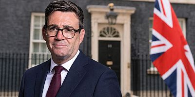Andy Burnham İşçi Partisi'nin Yeni Lideri Seçildi: Pazartesi Başbakanlığı Devralması Bekleniyor