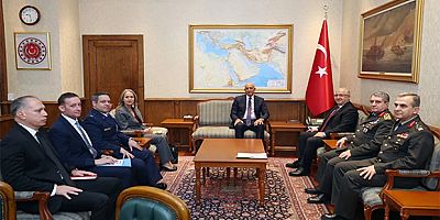 Ankara’da Protokol Rezilliği: Barrack Başköşede, Bakan Kenarda!