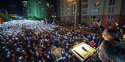 Ataşehir’de Adıgüzel Mitingi: İmamoğlu’ndan “Bataklık” Çıkışı, Özel’den Sert Uyarı