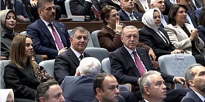 Cemil Tugay AKP Toplantısında Erdoğan’ın Yanında: Gözler Parti Rozetinde