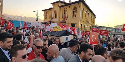 Cemil Tugay’ın AKP’ye Geçişine İzmir’de Protesto: “İzmir’in İradesi Satılık Değil”