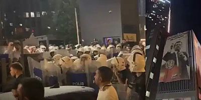 CHP İstanbul İl Başkanlığı'nda Pankart Krizi: Polis Binasına Girdi