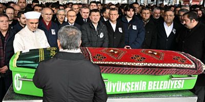 CHP Milletvekili Veli Ağbaba’nın Babası Hüseyin Ağbaba Camiden Cenaze Namazıyla Uğurlandı