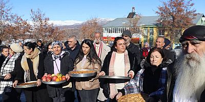 Dersim’de Düzgün Baba Mekânında Gağan Kutlaması: Lokmalar Pay Edildi, Aşure Dağıtıldı