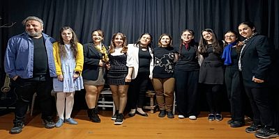 Dünya Tiyatro Günü’nde “Nazım” Sahnelendi: Epik Sanat’tan Duygu Yüklü Performans