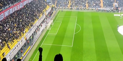 Fenerbahçe Tribünleri ''Hükümet istifa'' diye inledi 