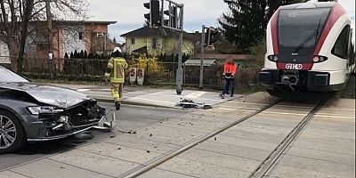 Graz’da Demir Yolu Geçidinde Tren Kazası 