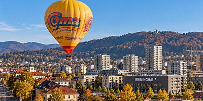 Graz’da Sıcak Hava Balonu Çatıların Üzerinden Alçaktan Geçti, Reininghaus’a İndi
