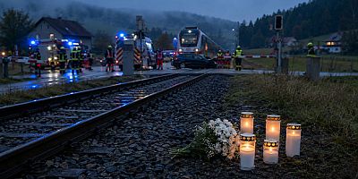 Graz yakınlarında tren otomobile çarptı: 71 yaşındaki kadın hayatını kaybetti