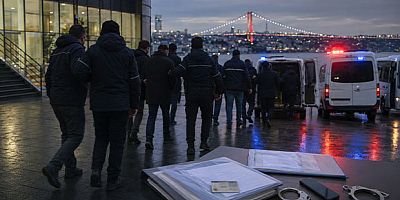 İran'da İki Genç İdam Edildi: Protestolarla İlgili Davada İnfazlar Sürüyor