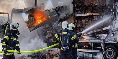 Kamyon Yangını Enns’te Panik Yarattı: Sürücü Yaralandı, Otopark Kapatıldı