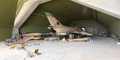 Libya'nın kuzeybatısındaki Vatiyye Askeri Hava Üssü kim vurdu?