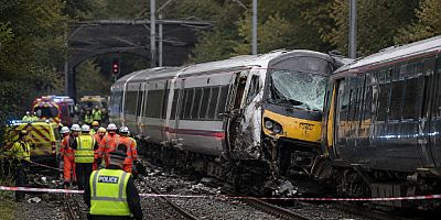 Londra Yakınlarında Tren Faciası: İki Tren Çarpıştı, Bir Kişi Hayatını Kaybetti