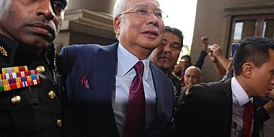 Malezya Eski Başbakanı Rezak, yolsuzluktan suçlu bulundu