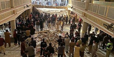 Peşaver’de camiye intihar saldırısı | 25 Kişi öldü 150 yaralı 