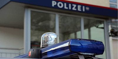 Sankt Pölten'de Kıskançlık Nedeniyle Bıçaklı Saldırı: Genç Adam Hayati Tehlikesi Var 