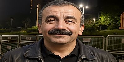 Sırrı Süreyya Önder İçin AKM’de Tören Düzenleniyor – Gezi Parkı Bariyerlerle Kapatıldı