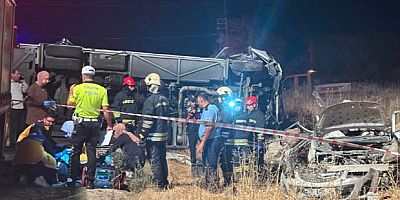 Son Dakika | Gaziantep’te Yolcu Minibüsü ile Otomobil Çarpıştı: En Az 7 Ölü, 13 Yaralı