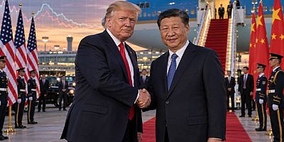 Trump Şi’yi Havalimanında Karşıladı: Ticaret Ateşkesi 10 Ocak’a Uzatıldı