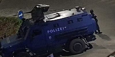Viyana'da Bıçaklı ve Silahlı Şüpheli Barikat Kurdu