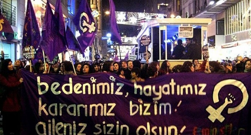 Taksim'de düzenlenen 19. Feminist Gece Yürüyüşü'ne katılan çok sayıda kadın gözaltına alındı