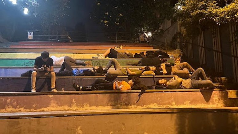 Tarikat yurtlarını kabul etmeyen öğrenciler haykırmaya devam ediyor: Barınamıyoruz 