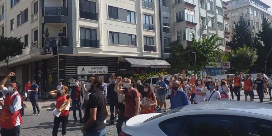 Tarikatçı grup  TKP standına saldırdı 