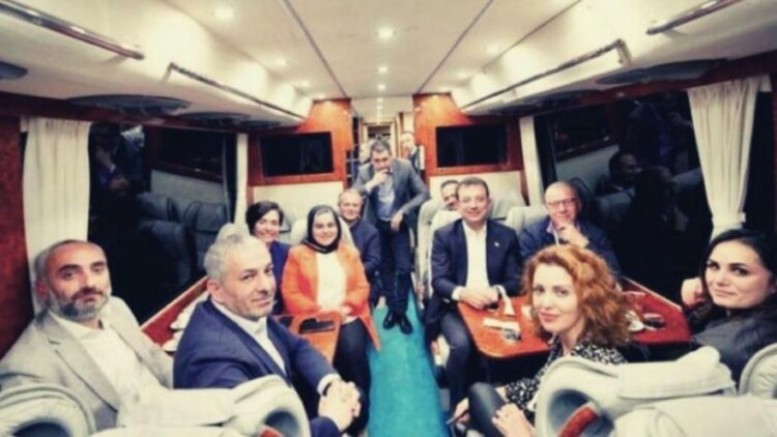 Tartışılan o fotoğraf için, Nagehan Alçı bir yazı kaleme aldı 