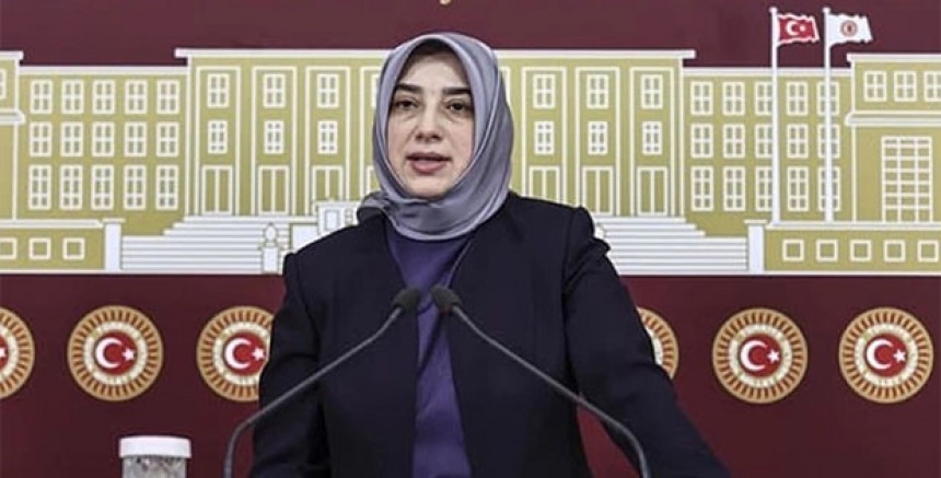 Taziye Mesajı Sonrası Özlem Zengin'e Sosyal Medyadan Tepki Yağdı