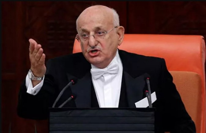 TBMM Eski Başkanı İsmail Kahraman, anayasanın ilk dört maddesini hedef aldı