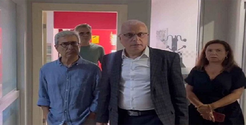 Tele1 Yöneticileri ve Gazeteciler Savcılığa Götürüldü: “Cumhurbaşkanı’na Hakaret” Soruşturması