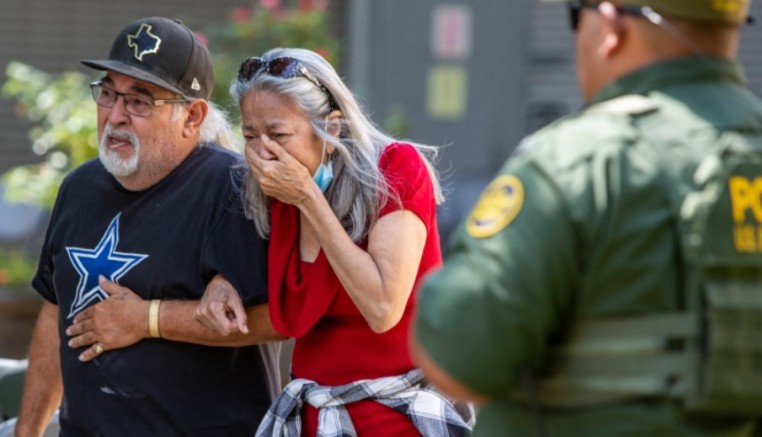 Texas’da bir okula yapılan silahlı saldırıda 14 öğrenci ve 1 öğretmen yaşamını yitirdi