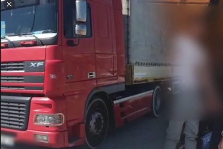 Tır konteyneri altında Avusturya'ya girmek isteyen göçmen yaşamını yitirdi