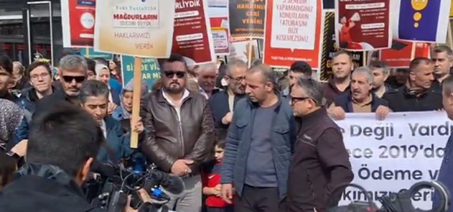 TOKİ Mağdurları AKP İlçe Binası Önünde Protesto Düzenledi: 