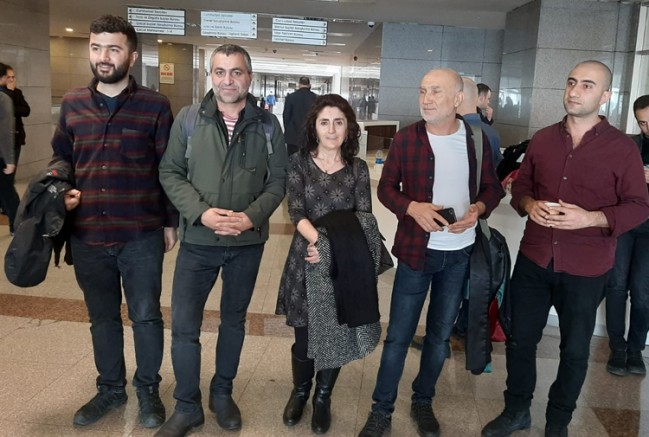 Üç gazeteci adli kontrol şartıyla serbest bırakıldı 
