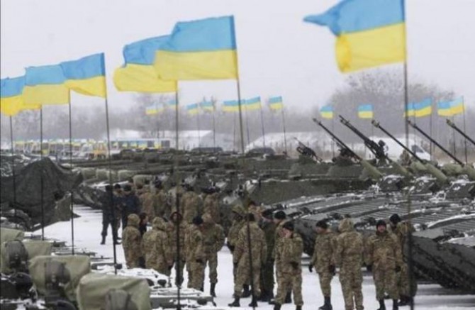 Ukrayna’da seferberlik ilan edildi: 18 yaş üstü erkeklerin ülkeyi terk etmeleri yasaklandı!