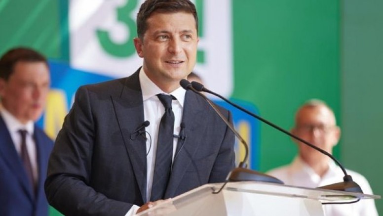 Ukrayna’dan kaçtı iddialarına Zelensky’den yanıt: İş yerinde, Kiev’de çalışıyorum