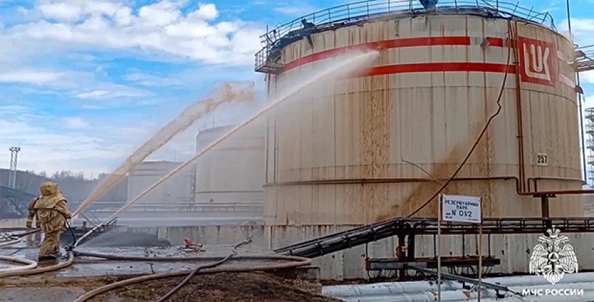 Ukrayna’dan Rusya’nın en büyük petrol rafinerisine İHA saldırısı