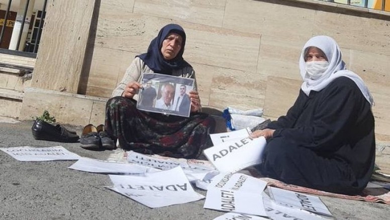 Urfa Adliyesi önünde adalet ararken gözaltına alınan Emine Şenşayar serbest bırakıldı