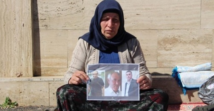 Urfa Adliyesi önünde adalet arayan Emine Şenyaşar gözaltına alındı