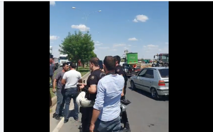Urfa’da elektriği kesilen çiftçiler eylem yapıp yolu trafiğe kapattı