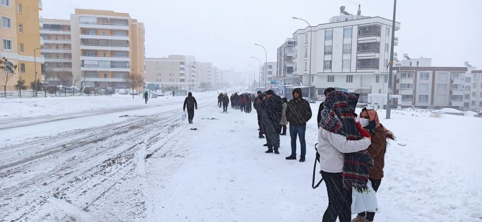 Urfa’da yoğun kar yağışı ulaşımı ve hayatı felç etti