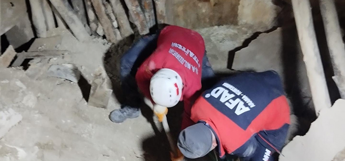 Urfa'nın Birecik İlçesinde Metruk Bina Çöktü: 1 Kişi Hayatını Kaybetti