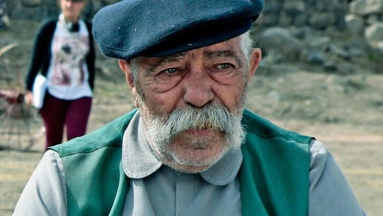 Usta oyuncu Erol Demiröz, hayatını kaybetti