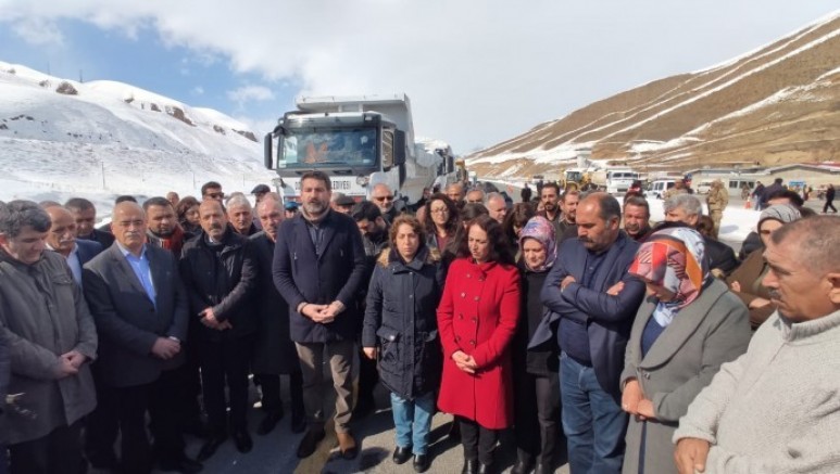 Van’a HDP'li belediyelerin deprem yardımları engelleniyor 